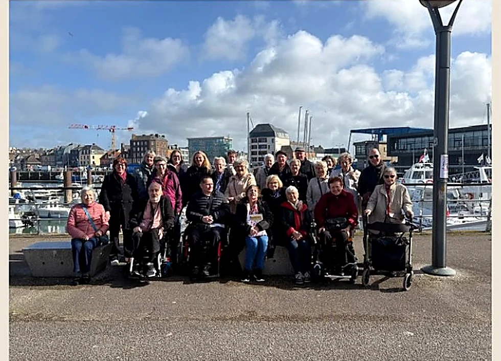 Une sortie de groupe organisée par le Réseau AUXI'life, avec des personnes âgées et en situation de handicap
